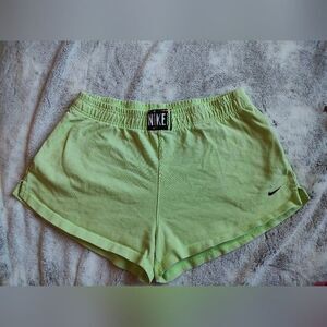 Nike Sportswear Wash Woven Shorts Lime Green Size Medium
